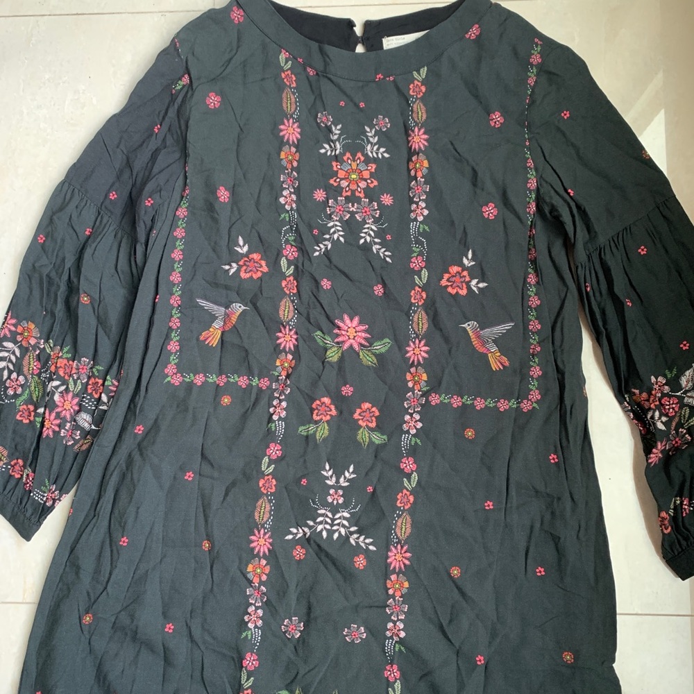 ZARA Girls dress 13/14. Grey with colorful flowers. LIKE NEW.